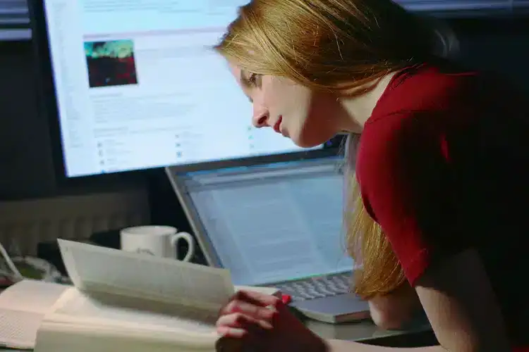 a female working adult working on an assignment to be submitted to her online school