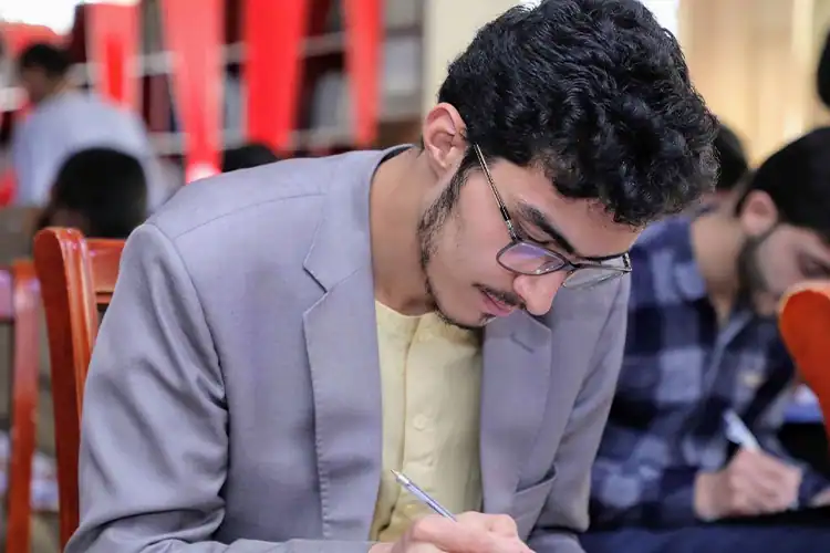 an Afghan male computer science bachelor's student at UoPeople