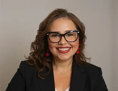 a US-based female MBA graduate of University of the People